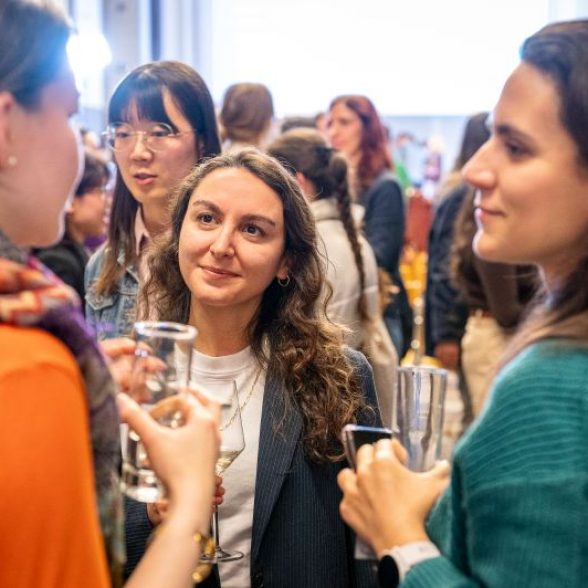 Students and alumnae network at the Women of TUM Anniversary 2024 reception.